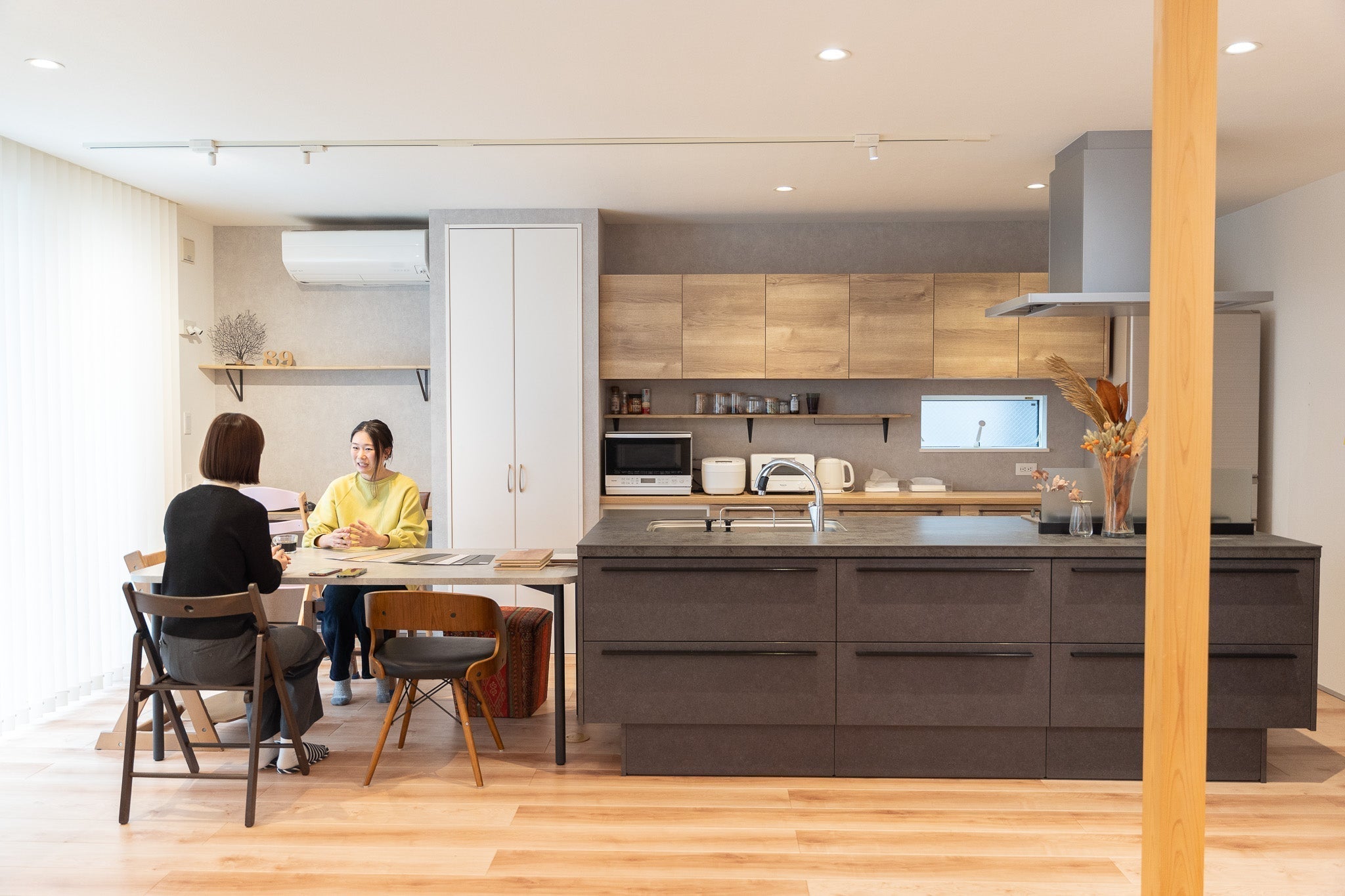 お客さまインタビュー】子どもたちも安心のダイニングテーブル – TEKO