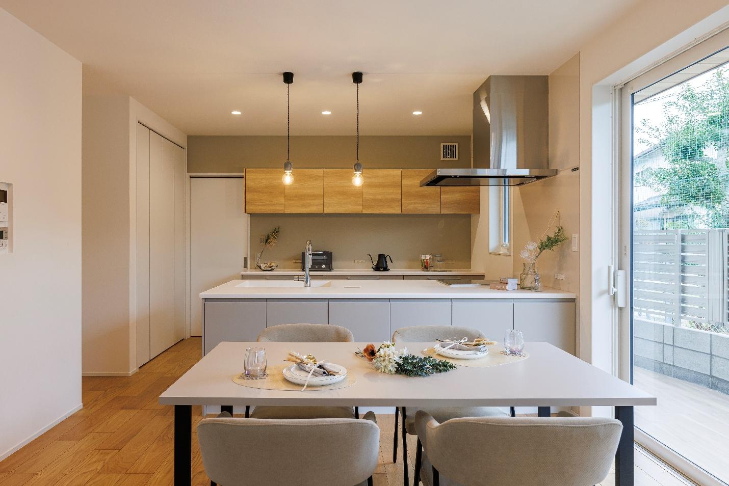 メラミンとセラミックのダイニングテーブルはどちらを選べばいい？特徴