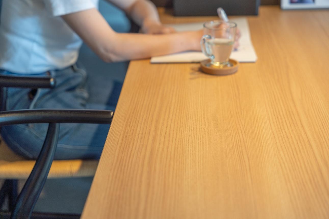 ダイニングテーブルは勉強机として使える？メリットと3つの選び方を 