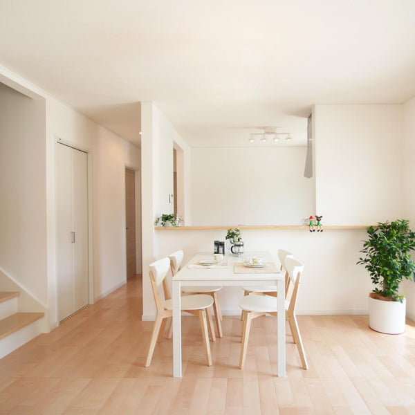 背もたれが高いダイニングチェアのメリットは？製品を選ぶ際の5つのポイントを解説