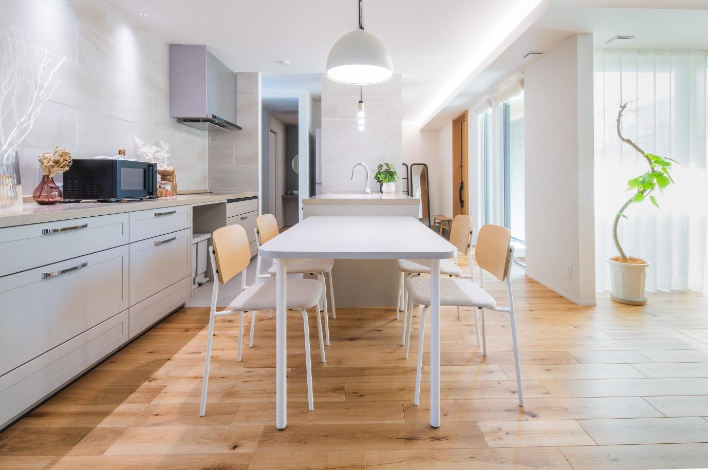 ダイニングチェアの修理はどうする？6つの主なトラブルと修理の方法、費用相場を解説