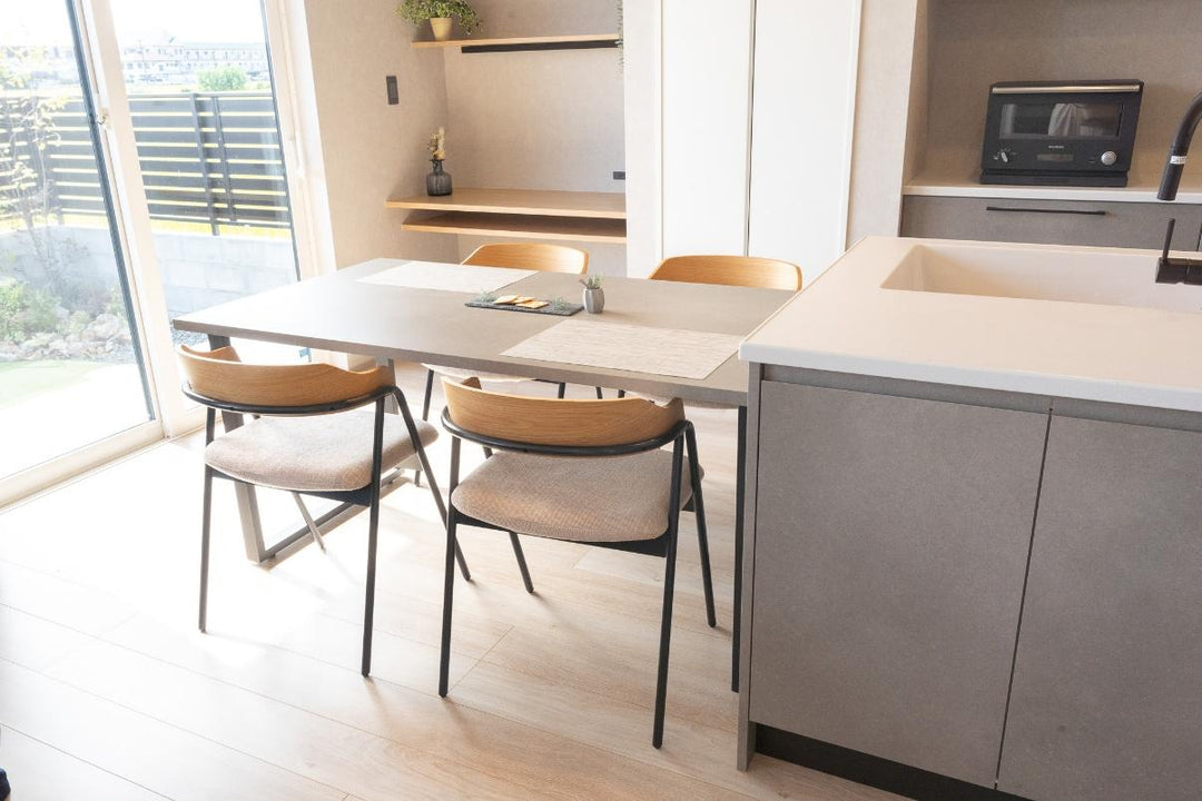 2人暮らし用ダイニングテーブルのサイズとは？選び方やレイアウト方法も解説