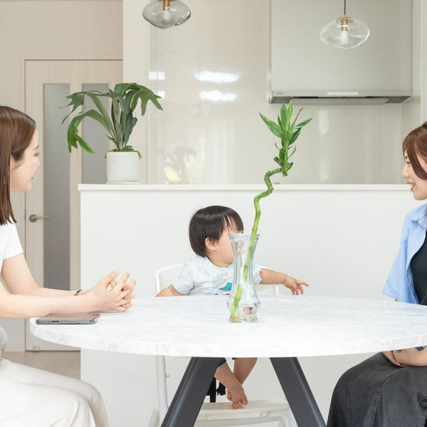 三人家族にぴったりのダイニングテーブルを選ぼう！サイズ・形・素材のポイントを解説