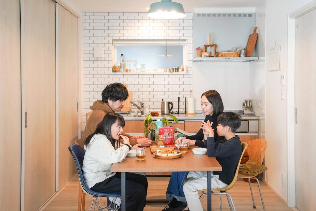 子育てする家庭がダイニングテーブルを置くメリットとは？注意点や4つの選び方を解説