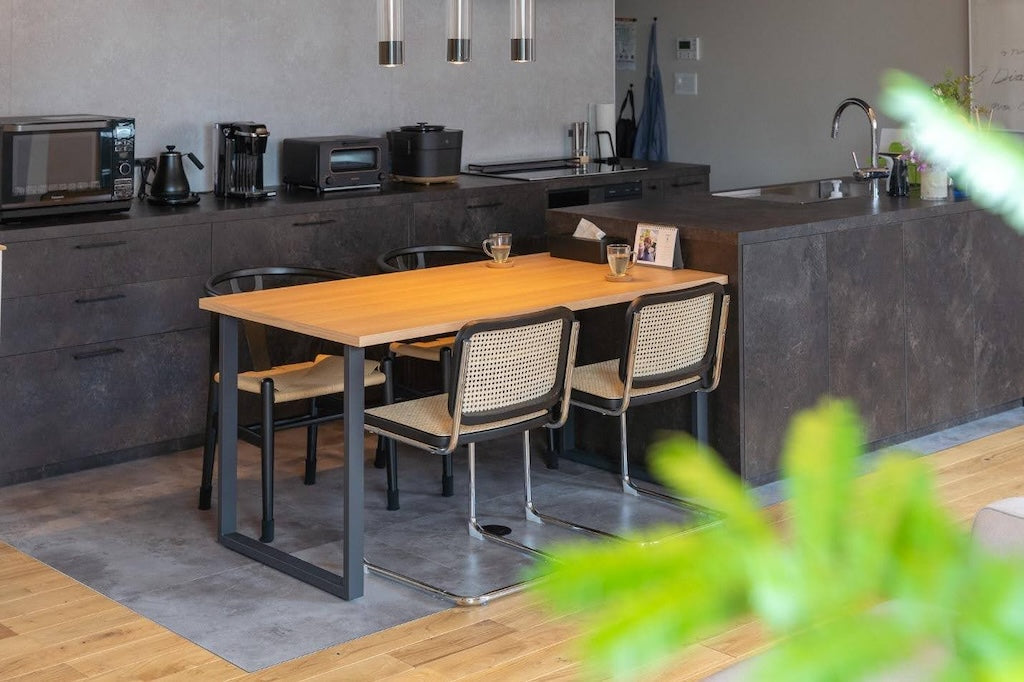 テーブル天板に使われる6つの素材の特徴とは？選び方の3つのポイントも解説