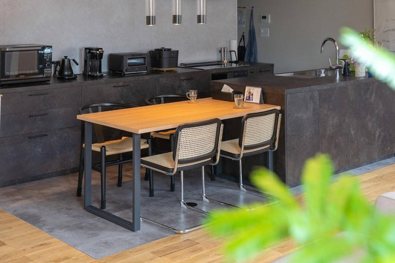 テーブル天板に使われる6つの素材の特徴とは？選び方の3つのポイントも解説