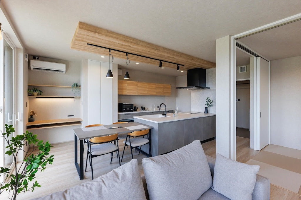 キッチンとダイニングテーブルの横並びレイアウト5選｜テーブル配置のポイントを解説